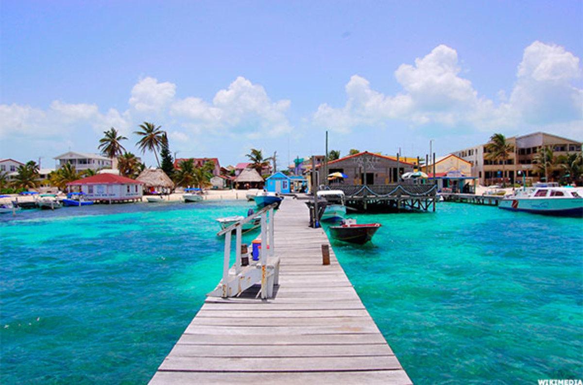 Can A US Citizen Live In Belize?